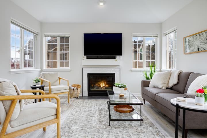 living room with couch and chairs in front of a fireplace. In a listed rental home in Boise, Idaho